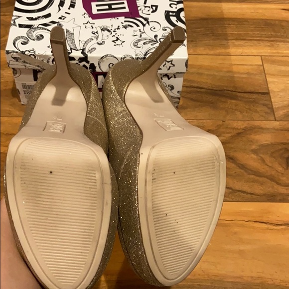 Gold sparkle high heels 👠✨❗️ - Picture 3 of 8